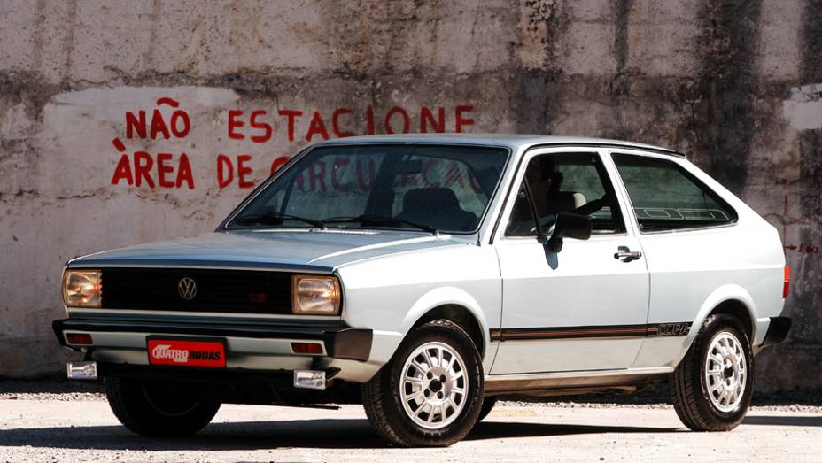 VW Gol Copa (1982): a Seleção Brasileira pode até ter decepcionado parando na Itália, mas esta série do Gol fez bonito com as rodas esportivas e a manopla de câmbio imitando uma bola de futebol