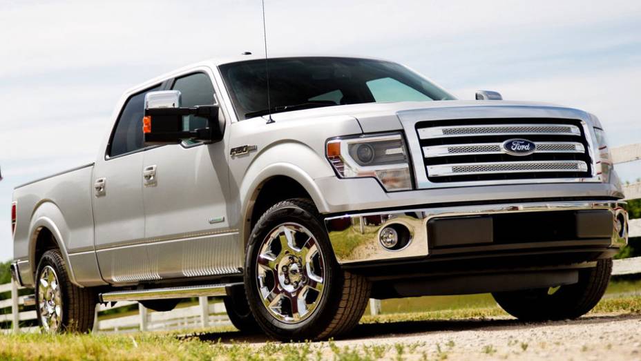 Picape passa por reestilização na linha 2013 | <a href="https://preprod.quatrorodas.abril.com.br/noticias/ford-f-150-chega-linha-2013-322561_p.shtml" target="_blank" rel="migration">Leia mais</a>