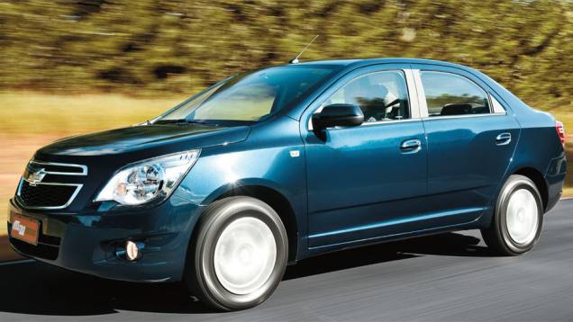 Apesar da cara de Agile, o sedã não deriva do hatch | <a href="https://preprod.quatrorodas.abril.com.br/carros/comparativos/chevrolet-cobalt-x-fiat-grand-siena-x-nissan-versa-687466.shtml" target="_blank" rel="migration">Leia mais</a> Apesar da cara de Agile, o sedã não deriva do hatch | <a href="https://preprod.quatrorodas.abril.com.br/carros/comparativos/chevrolet-cobalt-x-fiat-grand-siena-x-nissan-versa-687466.shtml" target="_blank" rel="migration">Leia mais</a>