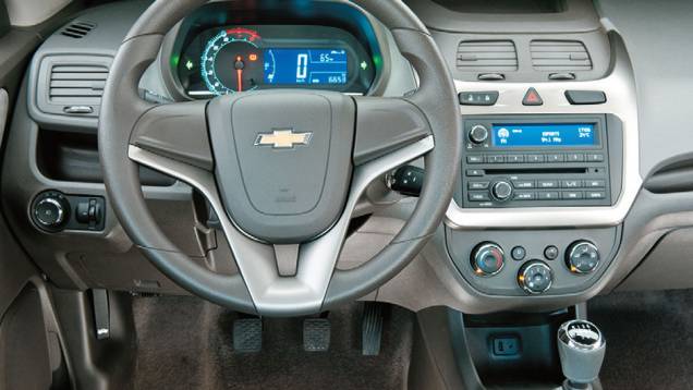 Visual interno causa boa impressão de modernidade | <a href="https://preprod.quatrorodas.abril.com.br/carros/comparativos/chevrolet-cobalt-x-fiat-grand-siena-x-nissan-versa-687466.shtml" target="_blank" rel="migration">Leia mais</a> Visual interno causa boa impressão de modernidade | <a href="https://preprod.quatrorodas.abril.com.br/carros/comparativos/chevrolet-cobalt-x-fiat-grand-siena-x-nissan-versa-687466.shtml" target="_blank" rel="migration">Leia mais</a>