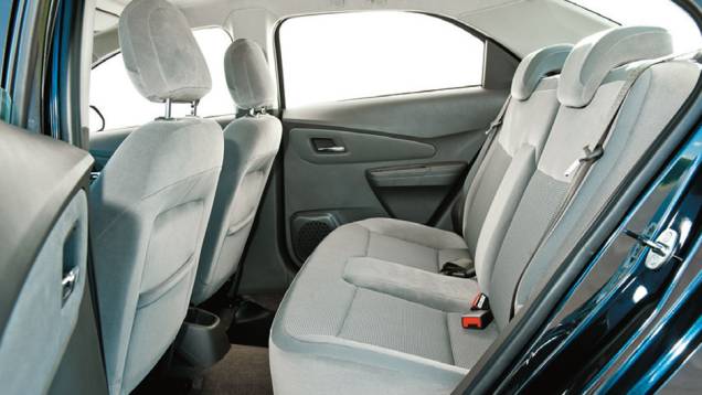 Falta cinto de três pontos e apoio de cabeça no Chevrolet | <a href="https://preprod.quatrorodas.abril.com.br/carros/comparativos/chevrolet-cobalt-x-fiat-grand-siena-x-nissan-versa-687466.shtml" target="_blank" rel="migration">Leia mais</a> Falta cinto de três pontos e apoio de cabeça no Chevrolet | <a href="https://preprod.quatrorodas.abril.com.br/carros/comparativos/chevrolet-cobalt-x-fiat-grand-siena-x-nissan-versa-687466.shtml" target="_blank" rel="migration">Leia mais</a>