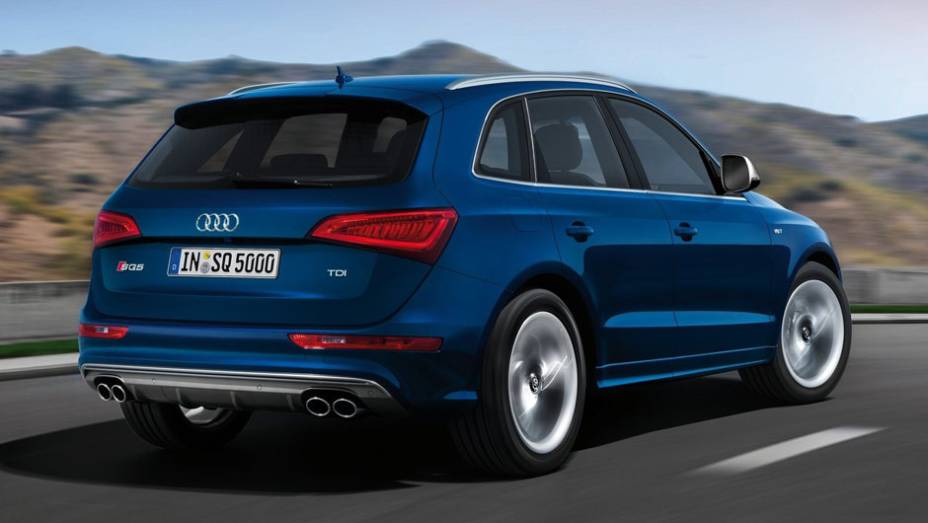 Modelo conta com aerof&oacute;lio integrado ao teto <a href="https://preprod.quatrorodas.abril.com.br/noticias/audi-mostra-sq5-tdi-versao-esportiva-q5-323175_p.shtml" rel="migration">Leia mais</a>