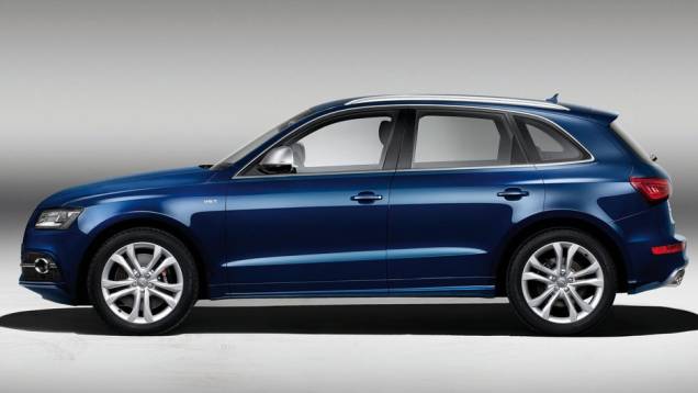 Rodas de liga leve são de 20 polegadas | <a href="https://preprod.quatrorodas.abril.com.br/noticias/audi-mostra-sq5-tdi-versao-esportiva-q5-323175_p.shtml" rel="migration">Leia mais</a> Rodas de liga leve são de 20 polegadas | <a href="https://preprod.quatrorodas.abril.com.br/noticias/audi-mostra-sq5-tdi-versao-esportiva-q5-323175_p.shtml" rel="migration">Leia mais</a>