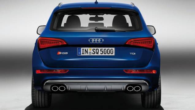 SQ5 tem quatro saídas de escape | <a href="https://preprod.quatrorodas.abril.com.br/noticias/audi-mostra-sq5-tdi-versao-esportiva-q5-323175_p.shtml" rel="migration">Leia mais</a> SQ5 tem quatro saídas de escape | <a href="https://preprod.quatrorodas.abril.com.br/noticias/audi-mostra-sq5-tdi-versao-esportiva-q5-323175_p.shtml" rel="migration">Leia mais</a>