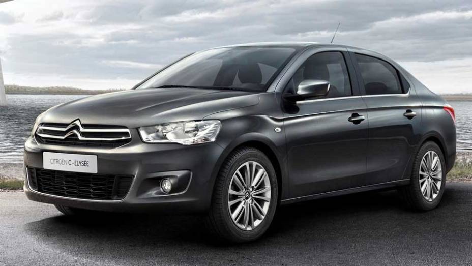 Derivado do Peugeot 301, o C-Elysée foi projetado de olho nos países emergentes | <a href="https://preprod.quatrorodas.abril.com.br/noticias/citroen-lanca-sedas-c4-l-c-elysee-323407_p.shtml" rel="migration">Leia mais</a>