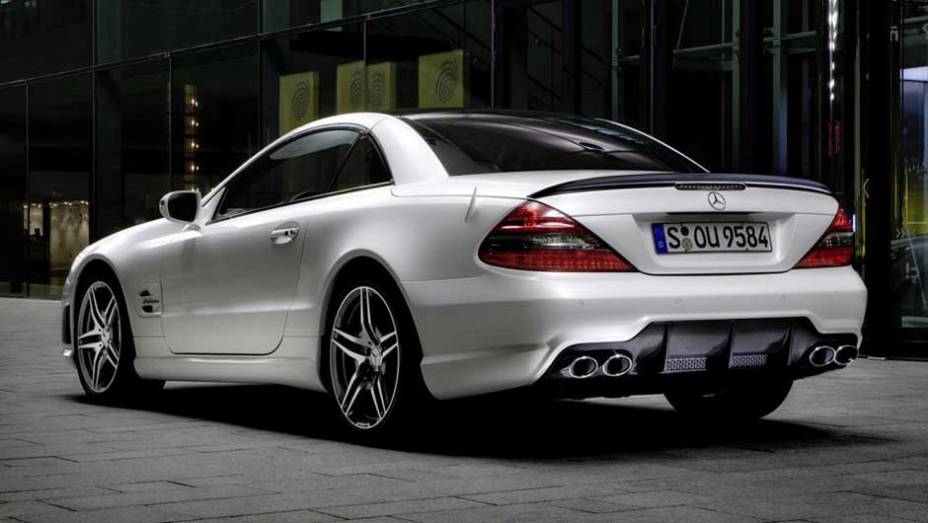 SL 63 AMG: o conversível teve várias séries limitadas, incluindo a IWC, que levava o nome de uma famosa marca de relógios; com apenas 200 unidades fabricadas do modelo, chamava atenção pelos 525 cv