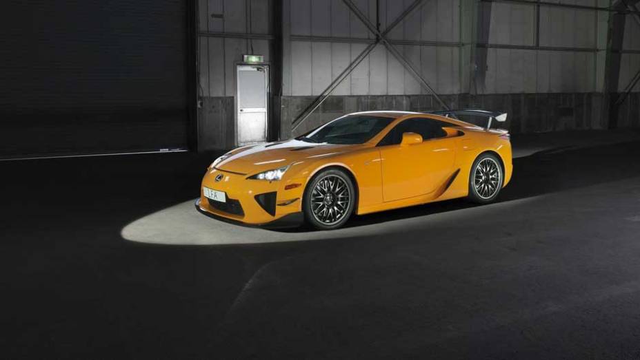 Lexus LFA tem apenas 500 unidades produzidas | <a href="https://preprod.quatrorodas.abril.com.br/salao-do-automovel/2012/carros/lexus-lfa-703969.shtml" rel="migration">Leia mais</a>