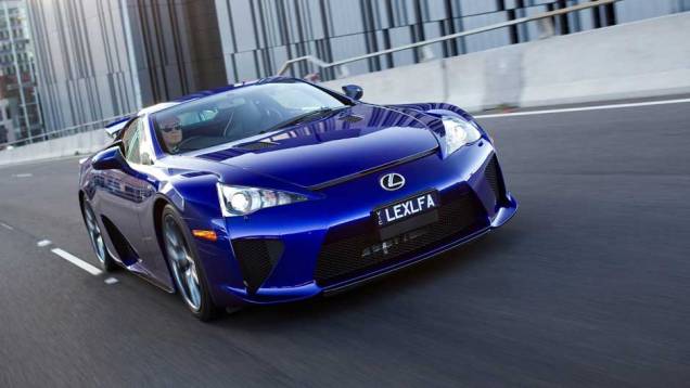 LFA custa a partir de US$ 375 mil nos Estados Unidos | <a href="https://preprod.quatrorodas.abril.com.br/salao-do-automovel/2012/carros/lexus-lfa-703969.shtml" rel="migration">Leia mais</a> LFA custa a partir de US$ 375 mil nos Estados Unidos | <a href="https://preprod.quatrorodas.abril.com.br/salao-do-automovel/2012/carros/lexus-lfa-703969.shtml" rel="migration">Leia mais</a>