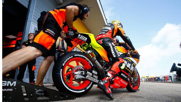 Aleix Espargaró | <a href="https://preprod.quatrorodas.abril.com.br/moto/noticias/motogp-sete-vezes-marquez-790790.shtml" rel="migration">Leia mais</a> Aleix Espargaró | <a href="https://preprod.quatrorodas.abril.com.br/moto/noticias/motogp-sete-vezes-marquez-790790.shtml" rel="migration">Leia mais</a>