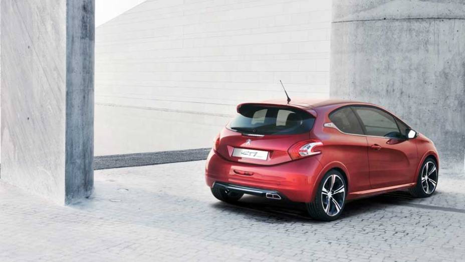 Peugeot confirmou a versão de produção do 208 GTI para o Salão de Paris deste ano. Versão conceitual foi mostrada em Genebra. <a href="https://preprod.quatrorodas.abril.com.br/noticias/fabricantes-peugeot-208-gti-sera-mostrado-paris-325335_p.shtml" rel="migration">Leia mais</a>