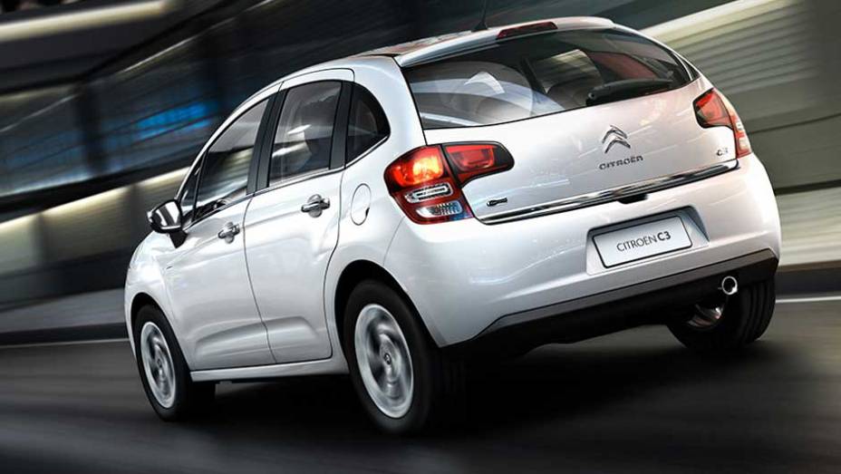 A traseira deixou de lado as lanternas triangulares e usa pe&ccedil;as em formato de bumerangue | <a href="https://preprod.quatrorodas.abril.com.br/carros/lancamentos/citroen-c3-696228.shtml" rel="migration">Leia mais</a>