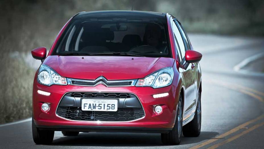 O novo C3 ter&aacute; como principais concorrentes o rec&eacute;m-lan&ccedil;ado Chevrolet Sonic e o Ford New Fiesta | <a href="https://preprod.quatrorodas.abril.com.br/carros/lancamentos/citroen-c3-696228.shtml" rel="migration">Leia mais</a>