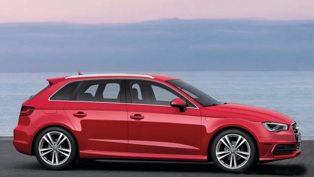 O modelo mede 4,31 m de comprimento, 1,78m de largura 1,41 m de altura e tem 2,63 m de entre-eixos. | <a href="https://preprod.quatrorodas.abril.com.br/salao-do-automovel/2012/carros/a3-sportback-704308.shtml" rel="migration">Leia mais</a> O modelo mede 4,31 m de comprimento, 1,78m de largura 1,41 m de altura e tem 2,63 m de entre-eixos. | <a href="https://preprod.quatrorodas.abril.com.br/salao-do-automovel/2012/carros/a3-sportback-704308.shtml" rel="migration">Leia mais</a>