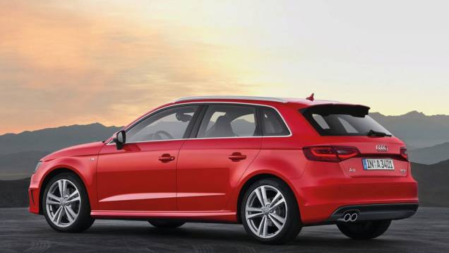 Segundo a Audi, o A3 contará com três opções de motorização no período de seu lançamento. | <a href="https://preprod.quatrorodas.abril.com.br/salao-do-automovel/2012/carros/a3-sportback-704308.shtml" rel="migration">Leia mais</a> Segundo a Audi, o A3 contará com três opções de motorização no período de seu lançamento. | <a href="https://preprod.quatrorodas.abril.com.br/salao-do-automovel/2012/carros/a3-sportback-704308.shtml" rel="migration">Leia mais</a>