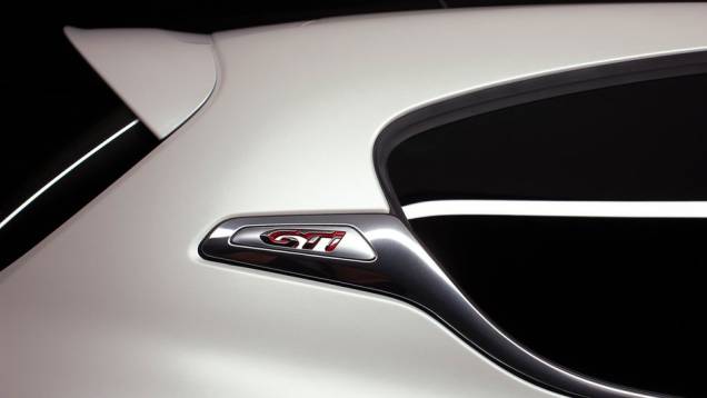 Segundo a marca, a versão esportiva do 208 utiliza o mesmo motor 1.6 16V turbo empregado no RCZ e no Citroën DS3. | <a href="%20https://preprod.quatrorodas.abril.com.br/saloes/paris/2012/peugeot-208-gti-702614.shtml" rel="migration">Leia mais</a> Segundo a marca, a versão esportiva do 208 utiliza o mesmo motor 1.6 16V turbo empregado no RCZ e no Citroën DS3. | <a href="%20https://preprod.quatrorodas.abril.com.br/saloes/paris/2012/peugeot-208-gti-702614.shtml" rel="migration">Leia mais</a>
