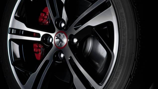 O carro utilizará rodas de aro 17" com pneus 205/45, freio com discos ventilados de 302 mm na dianteiras e 249 mm na traseira. | <a href="%20https://preprod.quatrorodas.abril.com.br/saloes/paris/2012/peugeot-208-gti-702614.shtml" rel="migration">Leia mais</a> O carro utilizará rodas de aro 17" com pneus 205/45, freio com discos ventilados de 302 mm na dianteiras e 249 mm na traseira. | <a href="%20https://preprod.quatrorodas.abril.com.br/saloes/paris/2012/peugeot-208-gti-702614.shtml" rel="migration">Leia mais</a>