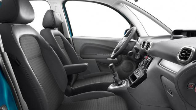 Por dentro, um item que estará disponível em algumas das versões do novo C3 Picasso é o sistema de navegação eMyWay. | <a href="%20https://preprod.quatrorodas.abril.com.br/saloes/paris/2012/c3-picasso-702779.shtml" rel="migration">Leia mais</a> Por dentro, um item que estará disponível em algumas das versões do novo C3 Picasso é o sistema de navegação eMyWay. | <a href="%20https://preprod.quatrorodas.abril.com.br/saloes/paris/2012/c3-picasso-702779.shtml" rel="migration">Leia mais</a>