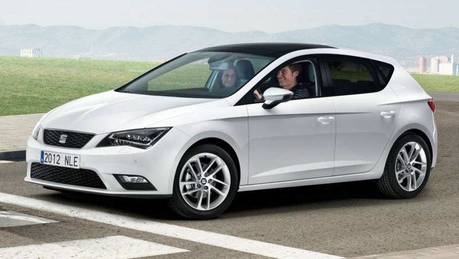 O modelo teve as suas dimensões externas reduzidas, porém, tornou-se mais espaçoso no interior. | <a href="%20https://preprod.quatrorodas.abril.com.br/saloes/paris/2012/seat-leon-702693.shtml" rel="migration">Leia mais</a>