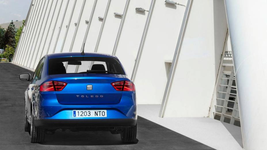 Como opcional, o Toledo ter&aacute; c&acirc;mbio automatizado DSG (de dupla embreagem) de sete marchas. | <a href="%20https://preprod.quatrorodas.abril.com.br/saloes/paris/2012/seat-toledo-702696.shtml" rel="migration">Leia mais</a>