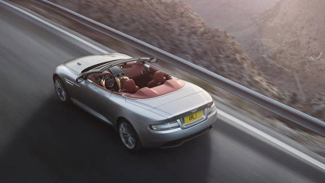 O para-choque traseiro foi redesenhado, estilo que incorpora melhor o spoiler traseiro, conferindo mais aerodinâmica ao modelo. | <a href="%20https://preprod.quatrorodas.abril.com.br/saloes/paris/2012/aston-martin-db9-703323.shtml" rel="migration">Leia mais</a> O para-choque traseiro foi redesenhado, estilo que incorpora melhor o spoiler traseiro, conferindo mais aerodinâmica ao modelo. | <a href="%20https://preprod.quatrorodas.abril.com.br/saloes/paris/2012/aston-martin-db9-703323.shtml" rel="migration">Leia mais</a>