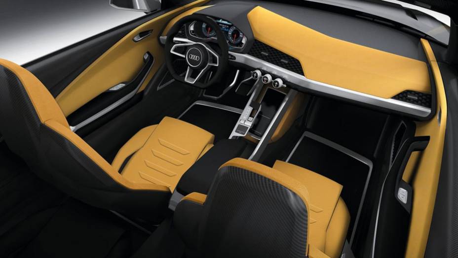 Interior possui detalhes em fibra de carbono | <a href="https://preprod.quatrorodas.abril.com.br/saloes/paris/2012/audi-crosslane-coupe-concept-703457.shtml" rel="migration">Leia mais</a>