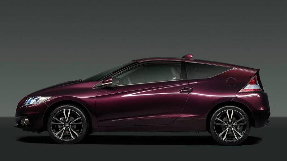 Destaque fica por conta do novo oara-choque dianteiro | <a href="https://preprod.quatrorodas.abril.com.br/saloes/paris/2012/honda-cr-z-703324.shtml" rel="migration">Leia mais</a>