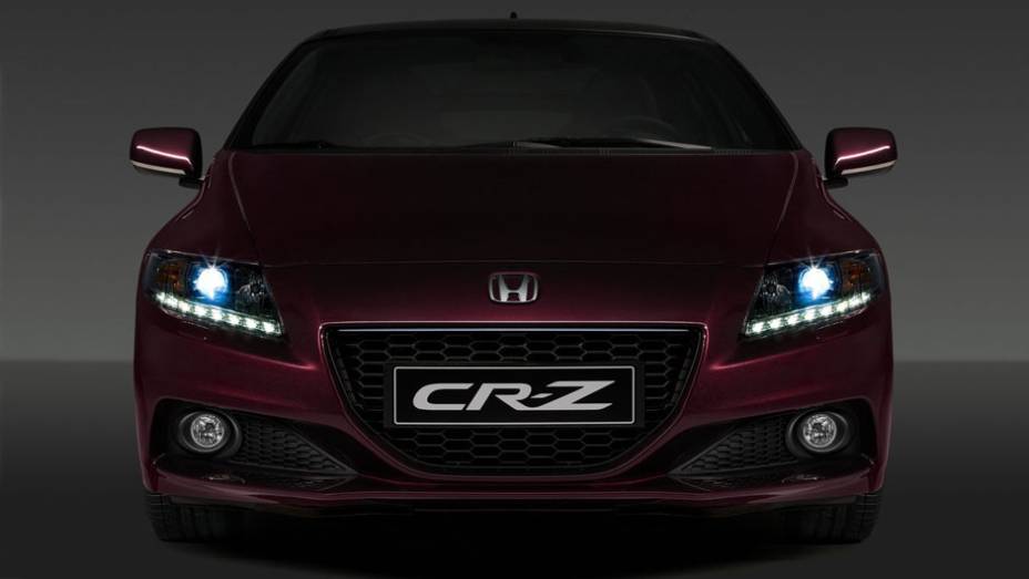 Grade foi redesenhada | <a href="https://preprod.quatrorodas.abril.com.br/saloes/paris/2012/honda-cr-z-703324.shtml" rel="migration">Leia mais</a>