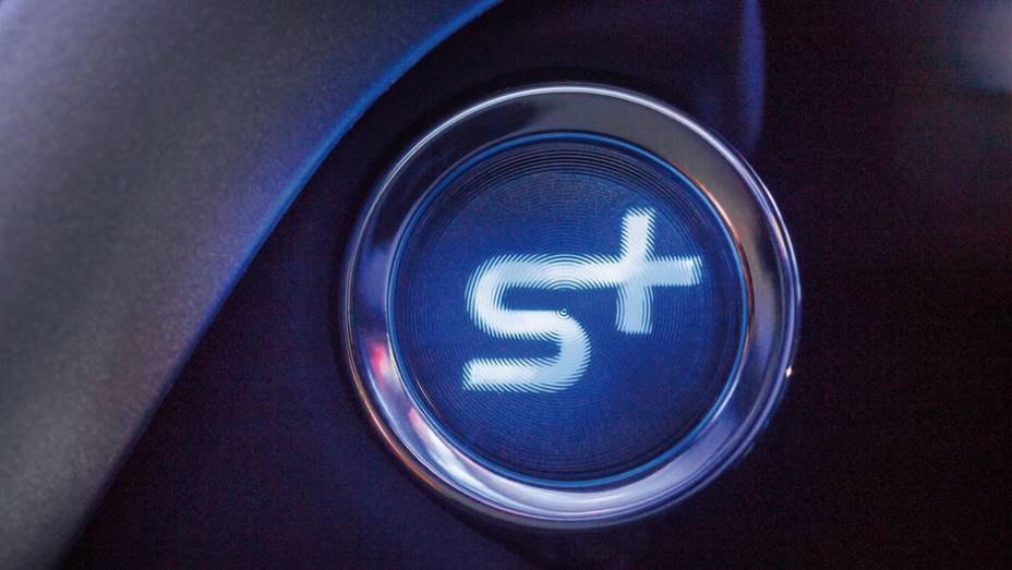 Propulsor &eacute; a gasolina 1.5 i-VTEC combinado a um motor el&eacute;trico | <a href="https://preprod.quatrorodas.abril.com.br/saloes/paris/2012/honda-cr-z-703324.shtml" rel="migration">Leia mais</a>