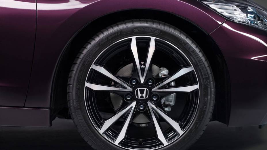 As rodas do novo CR-Z s&atilde;o de liga-leve, de 17 polegadas | <a href="https://preprod.quatrorodas.abril.com.br/saloes/paris/2012/honda-cr-z-703324.shtml" rel="migration">Leia mais</a>