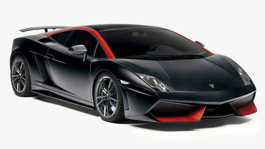 Nova versão é focada em desempenho | <a href="https://preprod.quatrorodas.abril.com.br/saloes/paris/2012/lamborghini-gallardo-lp-570-4-edizione-tecnica-703486.shtml" rel="migration">Leia mais</a>