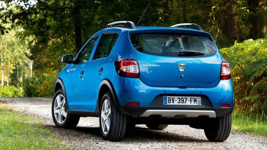 Há mudanças sutis no para-choque traseiro... | <a href="https://preprod.quatrorodas.abril.com.br/saloes/paris/2012/sandero-stepway-703501.shtml" rel="migration">Leia mais</a>