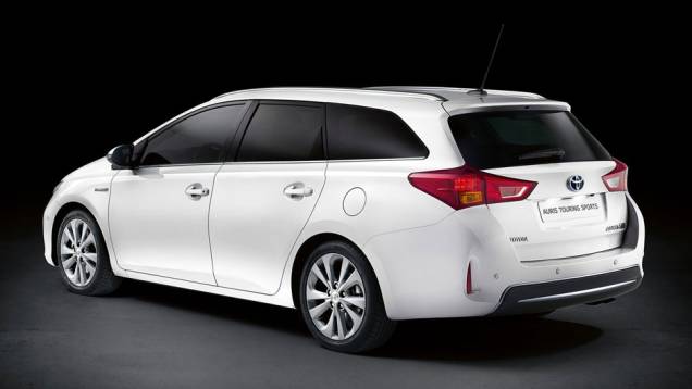 Outra diferença está no para-choque traseiro | <a href="https://preprod.quatrorodas.abril.com.br/saloes/paris/2012/toyota-auris-tourer-703459.shtml" rel="migration">Leia mais</a> Outra diferença está no para-choque traseiro | <a href="https://preprod.quatrorodas.abril.com.br/saloes/paris/2012/toyota-auris-tourer-703459.shtml" rel="migration">Leia mais</a>