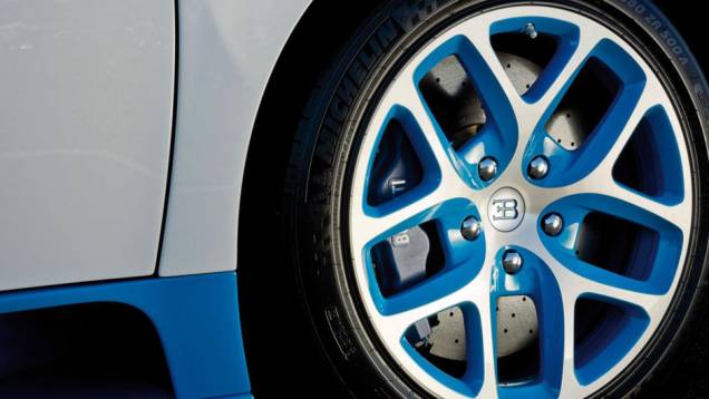 O conjunto realiza o teste de 0 a 100 km/h em 2,6 segundos | <a href="https://preprod.quatrorodas.abril.com.br/saloes/paris/2012/bugatti-veyron-16-4-grand-sport-vitesse-special-edition-703589.shtml" rel="migration">Leia mais</a> O conjunto realiza o teste de 0 a 100 km/h em 2,6 segundos | <a href="https://preprod.quatrorodas.abril.com.br/saloes/paris/2012/bugatti-veyron-16-4-grand-sport-vitesse-special-edition-703589.shtml" rel="migration">Leia mais</a>