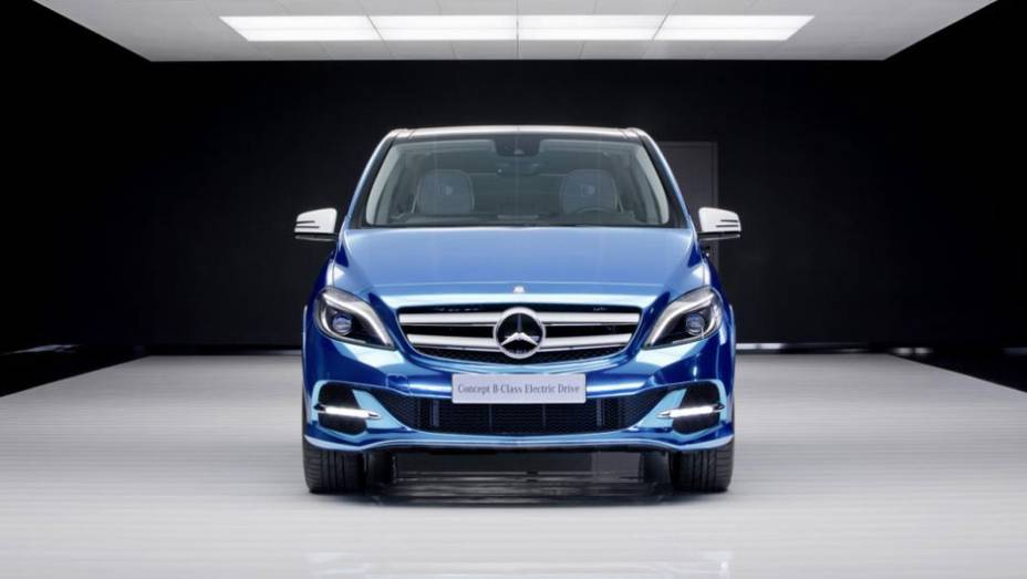 A Mercedes-Benz mostrou um novo veículo do segmento elétrico durante o Salão de Paris | <a href="https://preprod.quatrorodas.abril.com.br/saloes/paris/2012/classe-b-electric-drive-concept-702586.shtml" rel="migration">Leia mais</a>