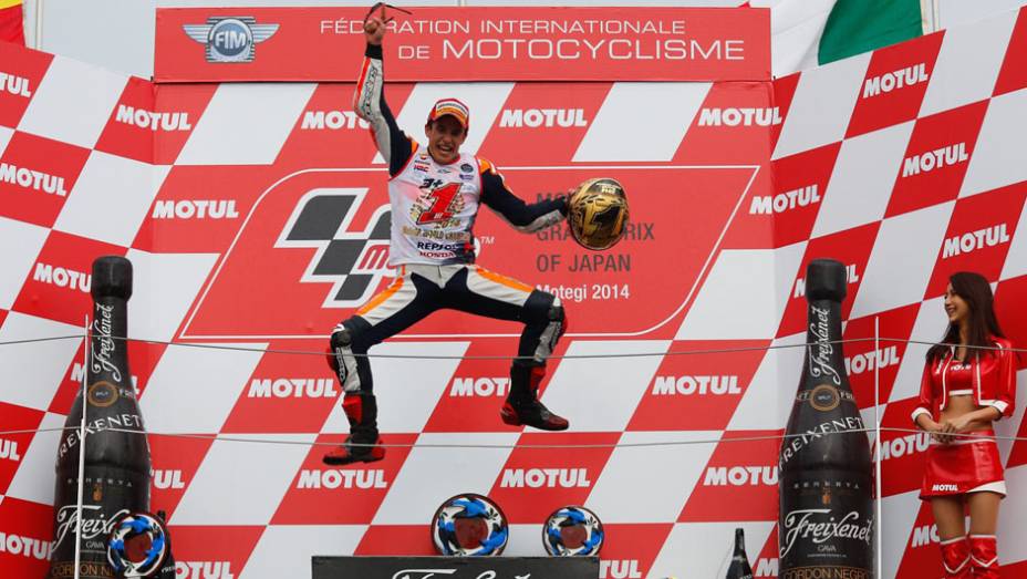 Marc Márquez conquistou o segundo título na categoria mais importante da motovelocidade | <a href="https://preprod.quatrorodas.abril.com.br/moto/noticias/ultrapassagem-final-bicampeonato-marc-marquez-805642.shtml" rel="migration">Leia mais</a>