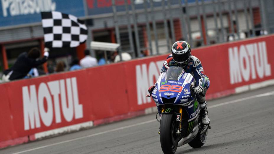 Jorge Lorenzo venceu a segunda corrida consecutiva. | <a href="https://preprod.quatrorodas.abril.com.br/moto/noticias/ultrapassagem-final-bicampeonato-marc-marquez-805642.shtml" rel="migration">Leia mais</a>