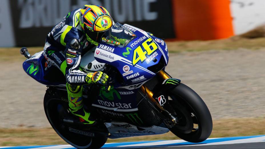 Rossi foi terceiro e assumiu a segunda posição do certame | <a href="https://preprod.quatrorodas.abril.com.br/moto/noticias/ultrapassagem-final-bicampeonato-marc-marquez-805642.shtml" rel="migration">Leia mais</a>