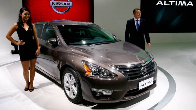 O Altima segue as linhas do Versa e do novo Sentra <a href="https://preprod.quatrorodas.abril.com.br/salao-do-automovel/2012/carros/altima-708788.shtml" rel="migration">Leia mais</a> O Altima segue as linhas do Versa e do novo Sentra <a href="https://preprod.quatrorodas.abril.com.br/salao-do-automovel/2012/carros/altima-708788.shtml" rel="migration">Leia mais</a>