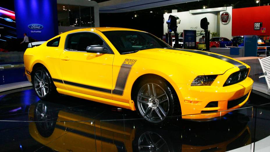 A cor amarela faz alusão ao veículo que disputou o campeonato da Trans-Am Series em 1970 <a href="https://preprod.quatrorodas.abril.com.br/salao-do-automovel/2012/carros/mustang-boss-707586.shtml" rel="migration">Leia mais</a>