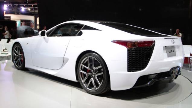 Esportivo é movido por um V10 4.8 aspirado de 560 cv <a href="https://preprod.quatrorodas.abril.com.br/salao-do-automovel/2012/carros/lexus-lfa-703969.shtml" rel="migration">Leia mais</a> Esportivo é movido por um V10 4.8 aspirado de 560 cv <a href="https://preprod.quatrorodas.abril.com.br/salao-do-automovel/2012/carros/lexus-lfa-703969.shtml" rel="migration">Leia mais</a>
