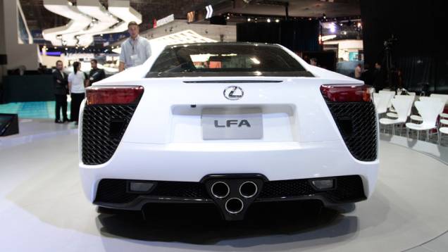 LFA acelera de 0 a 100 km/h em 3,6 segundos <a href="https://preprod.quatrorodas.abril.com.br/salao-do-automovel/2012/carros/lexus-lfa-703969.shtml" rel="migration">Leia mais</a> LFA acelera de 0 a 100 km/h em 3,6 segundos <a href="https://preprod.quatrorodas.abril.com.br/salao-do-automovel/2012/carros/lexus-lfa-703969.shtml" rel="migration">Leia mais</a>