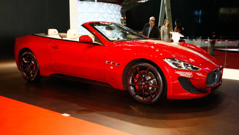 O superesportivo GranCabrio Sport é o primeiro conversível de quatro lugares da feito pela fabricante italiana | <a href="https://preprod.quatrorodas.abril.com.br/salao-do-automovel/2012/carros/grancabrio-sport-710165.shtml" rel="migration">Leia mais</a>