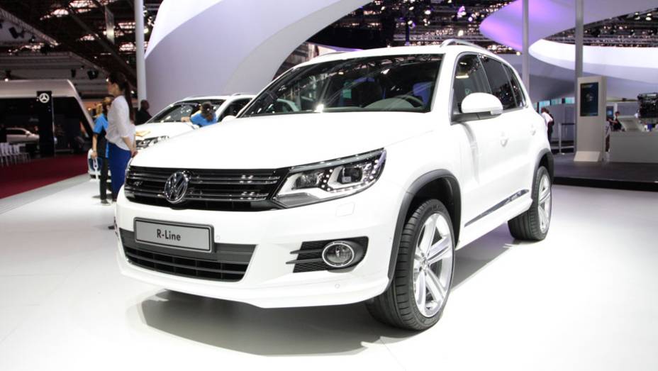 Além do novo CC e do Touareg, o Tiguan também entrou no clube R-Line | <a href="https://preprod.quatrorodas.abril.com.br/salao-do-automovel/2012/carros/tiguan-r-line-710810.shtml" rel="migration">Leia mais</a>