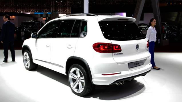 As diferenças estão mesmo no visual | <a href="https://preprod.quatrorodas.abril.com.br/salao-do-automovel/2012/carros/tiguan-r-line-710810.shtml" rel="migration">Leia mais</a> As diferenças estão mesmo no visual | <a href="https://preprod.quatrorodas.abril.com.br/salao-do-automovel/2012/carros/tiguan-r-line-710810.shtml" rel="migration">Leia mais</a>