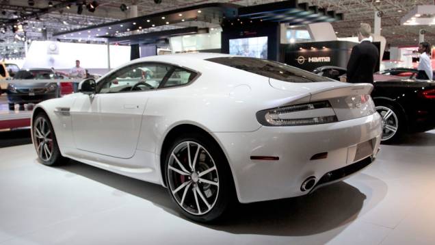 Torque é de 48,44 kgfm <a href="https://preprod.quatrorodas.abril.com.br/salao-do-automovel/2012/carros/vantage-v8-710809.shtml" rel="migration">Leia mais</a> Torque é de 48,44 kgfm <a href="https://preprod.quatrorodas.abril.com.br/salao-do-automovel/2012/carros/vantage-v8-710809.shtml" rel="migration">Leia mais</a>