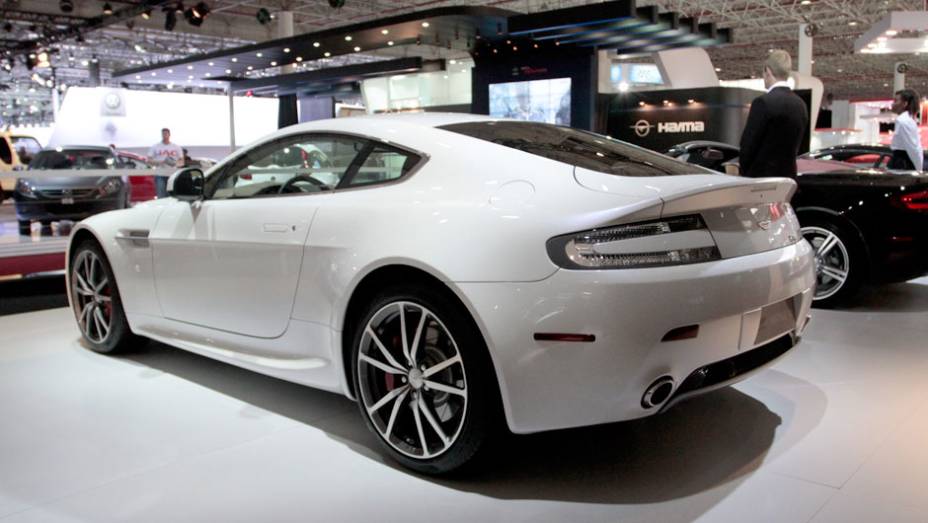 Torque &eacute; de 48,44 kgfm <a href="https://preprod.quatrorodas.abril.com.br/salao-do-automovel/2012/carros/vantage-v8-710809.shtml" rel="migration">Leia mais</a>