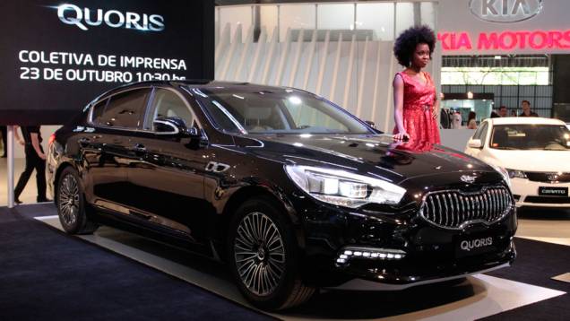 O Quoris é uma grande surpresa da Kia para o 27º Salão Internacional do Automóvel de São Paulo | <a href="https://preprod.quatrorodas.abril.com.br/salao-do-automovel/2012/carros/quoris-703976.shtml" rel="migration">Leia mais</a> O Quoris é uma grande surpresa da Kia para o 27º Salão Internacional do Automóvel de São Paulo | <a href="https://preprod.quatrorodas.abril.com.br/salao-do-automovel/2012/carros/quoris-703976.shtml" rel="migration">Leia mais</a>
