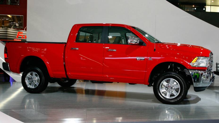 Valor do modelo é 149 900 reais <a href="https://preprod.quatrorodas.abril.com.br/salao-do-automovel/2012/carros/2500-laramie-704034.shtml" rel="migration">Leia mais</a>