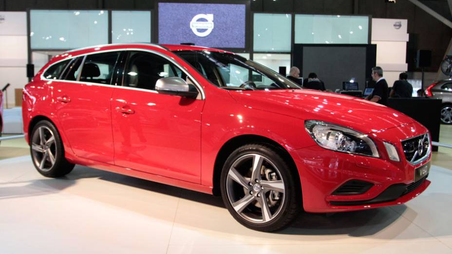 A estreia dele n&atilde;o foi reservada para o Sal&atilde;o do Autom&oacute;vel - o modelo foi lan&ccedil;ado em setembro | <a href="https://preprod.quatrorodas.abril.com.br/salao-do-automovel/2012/carros/v60-709515.shtml" rel="migration">Leia mais</a>