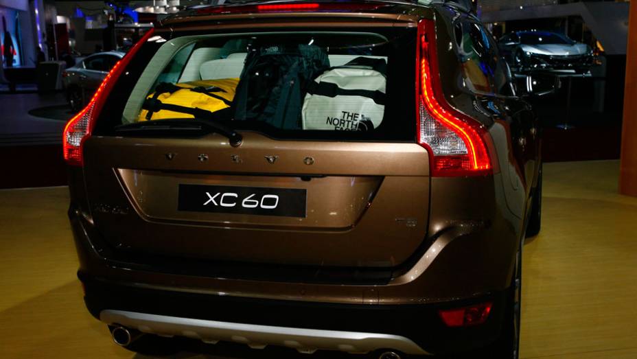 transmiss&atilde;o &eacute; autom&aacute;tica de seis velocidades (Geartronic). A tra&ccedil;&atilde;o pode ser dianteira ou integral | <a href="https://preprod.quatrorodas.abril.com.br/salao-do-automovel/2012/carros/xc60-710170.shtml" rel="migration">Leia mais</a>